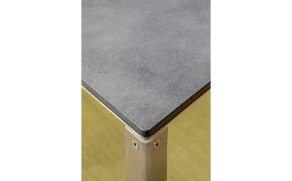 Coro Shot Outdoor Tisch quadratisch 1500 x 1500 x 730 mm Rahmen Edelstahl satiniert Tischplatte mit Polyurethan-Lamellen